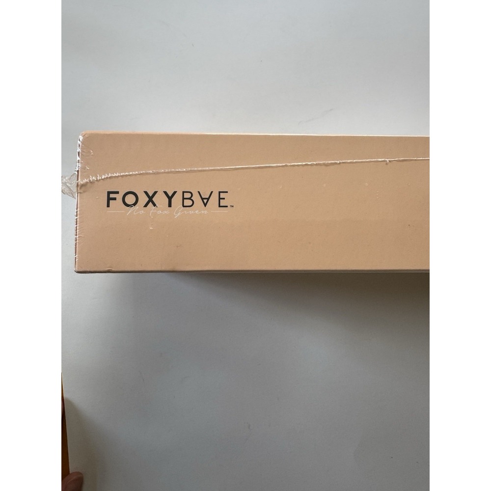 FOXYBAE Trés Sleek Flat Iron Titanium Plates 450°F Digital Auto Shut-Off - Picture 6 of 14